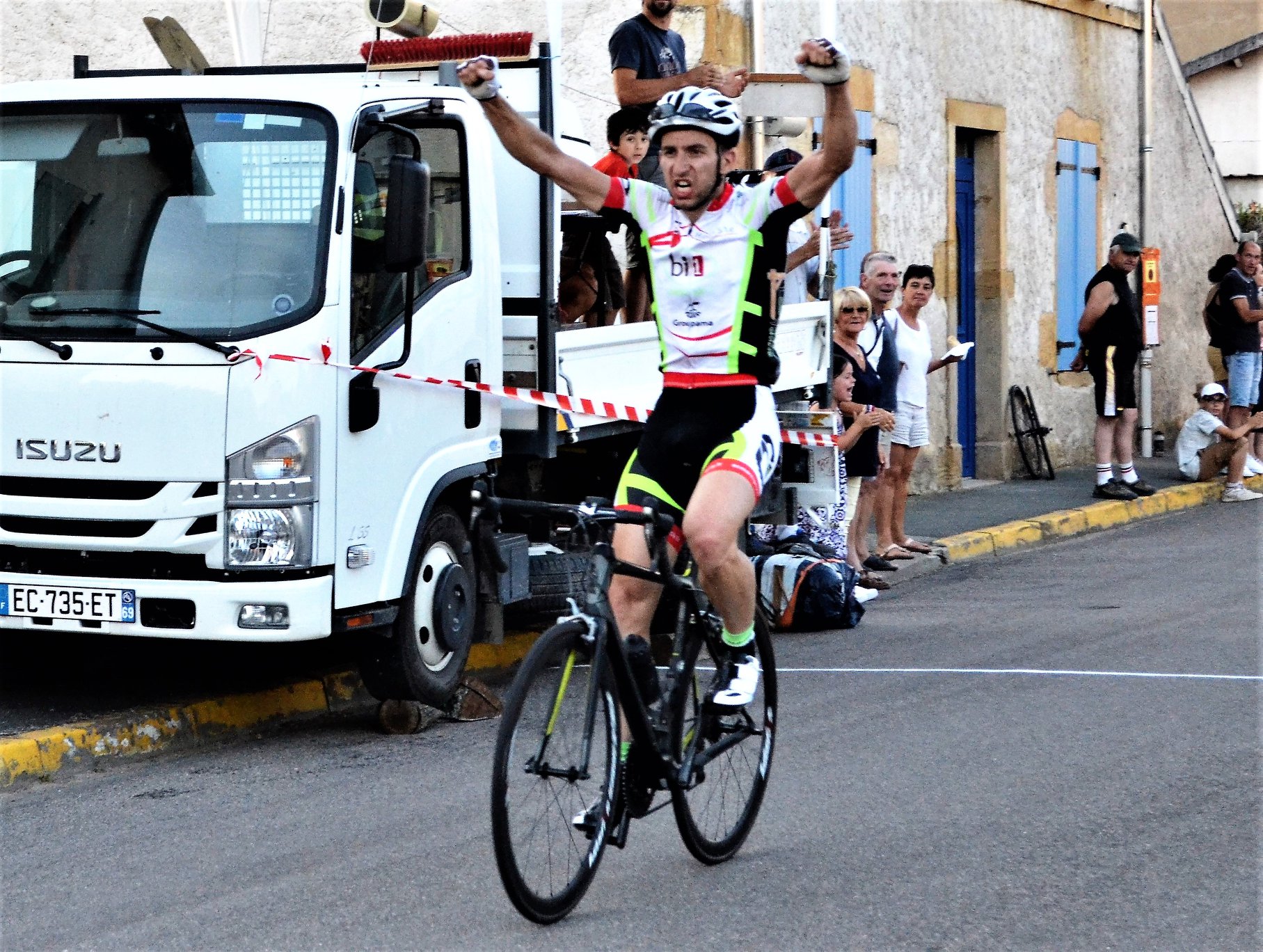 Succès du 1er Prix de Chambilly en nocturne – Etoile Cycliste de Marcigny